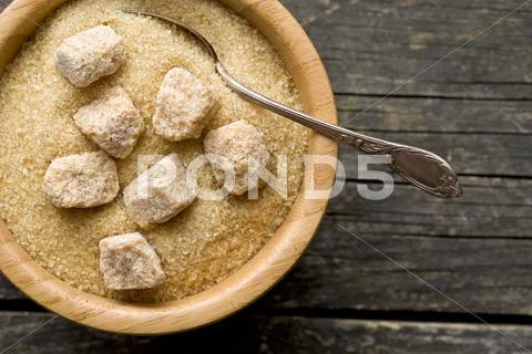 Unrefined cane sugar in bowl Stock Photos