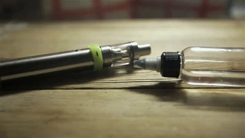 Unsharpness footage with electronic cigarette Vídeos de archivo 72414782