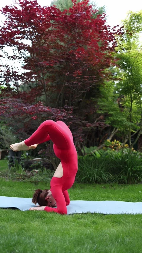 Unstable forearm stand with back arch Stock-Footage 336527590