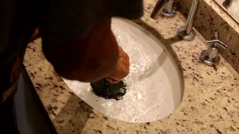 Unstopping Drain Vídeo Stock 151963047