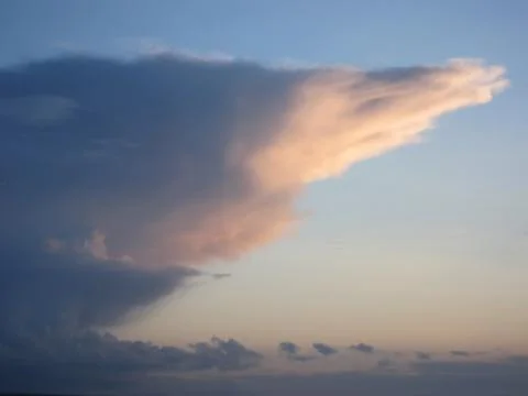Unusual cloud in the sky Stockfoto's