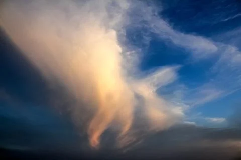 Unusual forms of clouds. Cloud in the shape of a man walking in the sky Foto stock