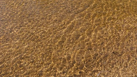 Unusual patterns on the surface of the water. Video stock 113722589