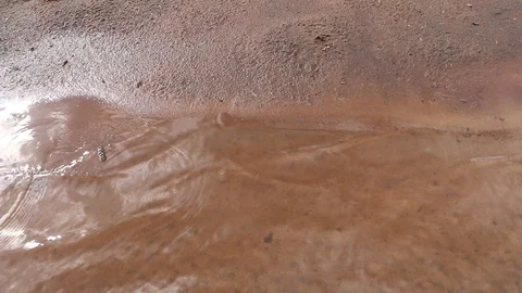 Unusual patterns on the surface of the water. Video stock 113723809
