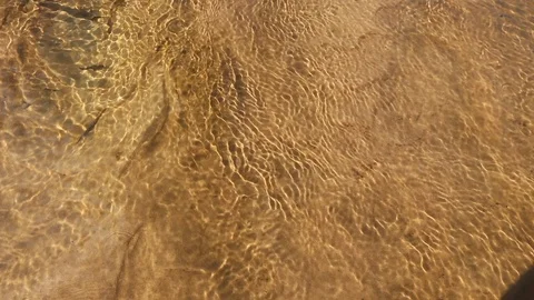 Unusual patterns on the surface of the water. Video stock 113723842