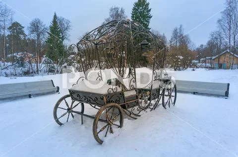 Unusual sculptures and monuments of St. Petersburg. The carriage flower pot. Stock Photos