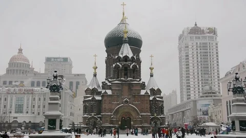 An unyielding blizzard Stock Footage 85213884