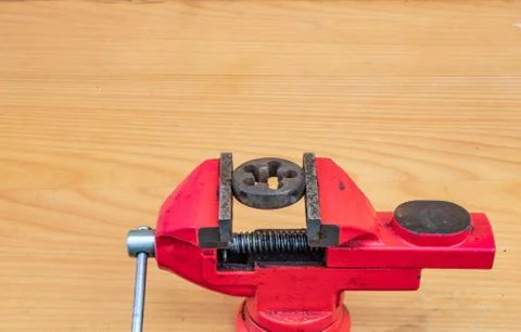 Upgrading old bolted threads with special tools Foto stock