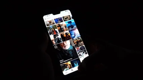 Uploading a green screen image to instagram Stock Footage 102511025