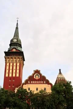 The upper facade and clock tower of the city hall, town hall of Subotica, a.. Foto stock