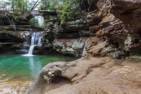 Upper Falls, Old Man s Cave, Hocking Hills State Park, Ohio in Winter Uppe... Foto stock