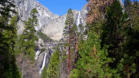 Upper &amp; Lower Yosemite Falls Tilting Up - Site of John Muir's Cabin Plaque 스톡 동영상 87855226