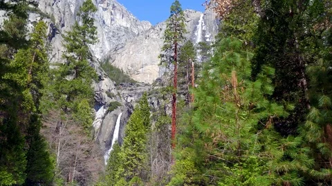 Upper &amp; Lower Yosemite Falls Waterfall Tracking Shot 스톡 동영상 87852758