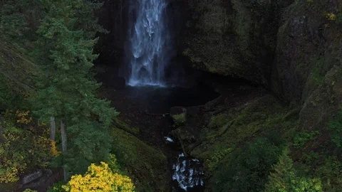 Upper Multnomah Falls 動画素材 121720621