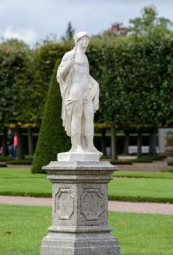 The upper park was created under Tsar Peter I. It is located in Peterhof betw Foto stock