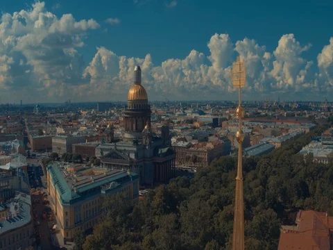 Upper part with clock of the tower of the Admiralty building timelapse in St 스톡 동영상 84379515