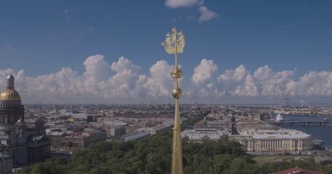 Upper part with clock of the tower of the Admiralty building timelapse in St 動画素材 84510570