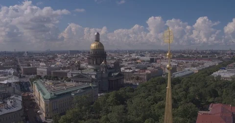 Upper part with clock of the tower of the Admiralty building timelapse in St 動画素材 84510952