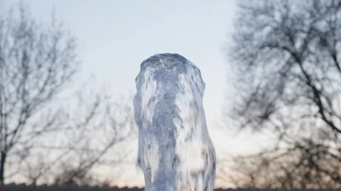 Upper part of the fountain jet, close-up 動画素材 336381071