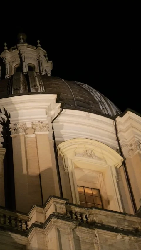 Upper section main dome sant'agnese agone highlighted rome's night view in 動画素材 321255085