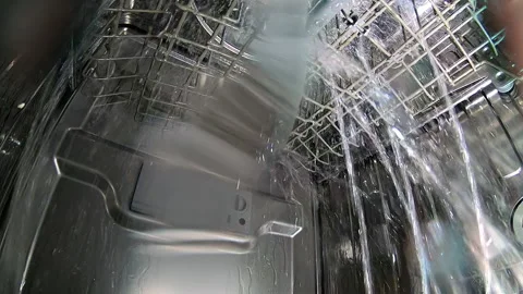 Upper spray arm spins and water pours close inside view 스톡 동영상 142675510