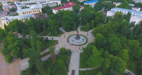 Upper view city park with trees and footpaths which forming figure in form of su 動画素材 92404474
