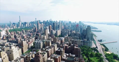 Upper West Side rooftops above the Hudson River shoreline 스톡 동영상 59523377
