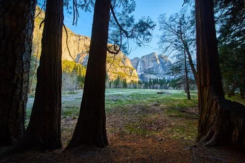 Upper Yosemite Falls through opening in dark forest Stock-Fotos