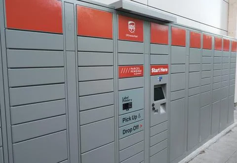 UPS Self Service Parcel Station Foto stock
