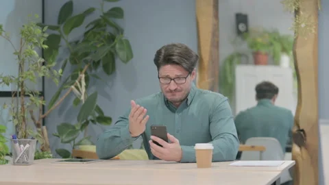 Upset Middle Aged Man Reacting to Loss on Smartphone 스톡 동영상 230518329