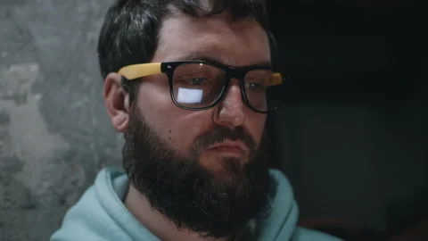 Upset web developer in a bomb shelter Video stock 187590505