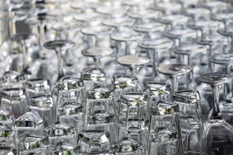 Upside down glassware arranged in tight rows for drying. Фото