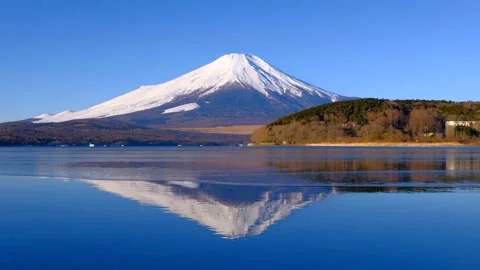 Upside down Mt. Fuji with blue sky from the frozen Lake Yamanaka Stock Footage 168906391