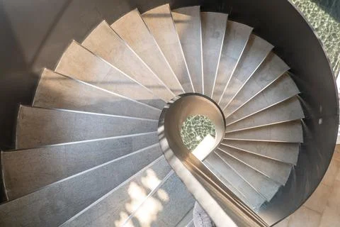 Upside view of a spiral staircase pattern. Spiral stairs circle in courtyard Foto stock