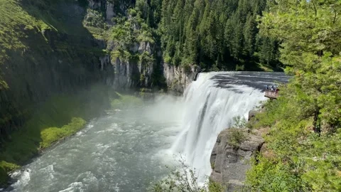 Upward moving shot of Upper Mesa Falls Vídeos de archivo 136420489
