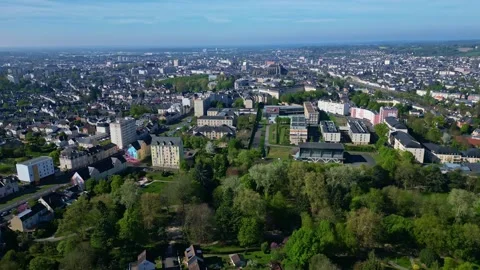 Upward panorama drone movement of the popular Parc de Banjan urban park on Les Stockbeeldmateriaal 311420847