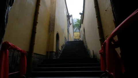 The upward steps behind Yuwang palace of Huguang guild hall in Chongqing 스톡 동영상 123958700