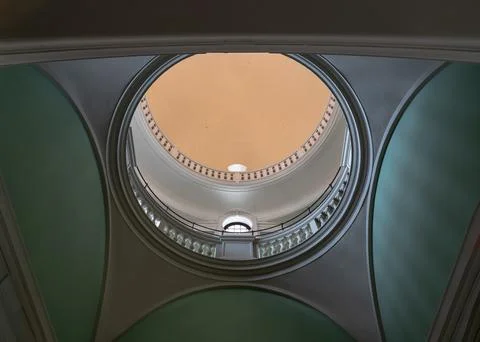 Upward View of multi-level hallway, handrails inside of The V&amp;A Victoria an.. Foto stock