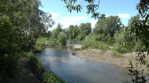 Ural river Sylva in the middle course. Vídeos de archivo 145751241