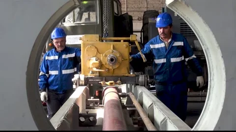 URB 2A2 drilling rig.Checking movement of  URB 2A2 rotator along guides of mast Stock Footage 155726601