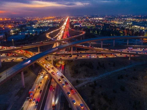 Urban aerial drone time lapse or hyperlapse at night with interstate traffic. Vidéo 85044687