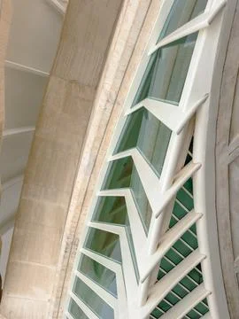 Urban Architectural Design with Angular Window Frames Foto stock