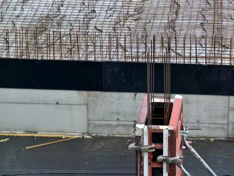 Urban building support elements, industrial urban setting with construction Fotos de archivo