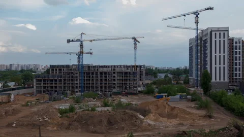 Urban Construction Site Timelapse with Moving Clouds and Static Cranes Vídeos de archivo 310307480