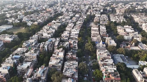 Urban Context: The dense residential sprawl of Kalkaji and East of Kailash Vidéo 324950949
