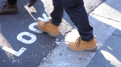 Urban Crosswalk Slow Motion Stockbeeldmateriaal 50816640