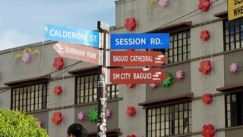 Urban Direction Sign Showing Multiple City Destinations Vidéo 329301479
