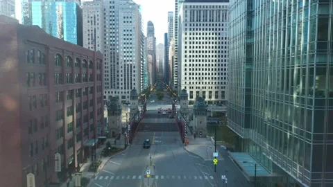 Urban downtown pull away Stock Footage 171778677
