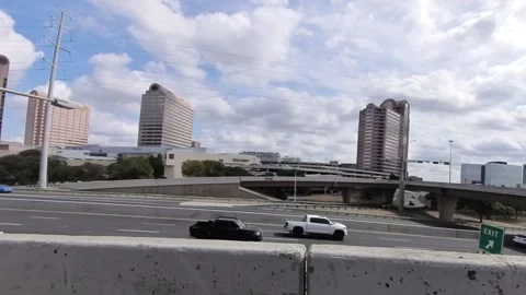 Urban driving plate, left side, entrance ramp, driving over 14-lane expressway Vídeo Stock 252555836