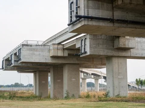 Urban elevated bridge construction progress architectural concrete in infra.. Foto stock
